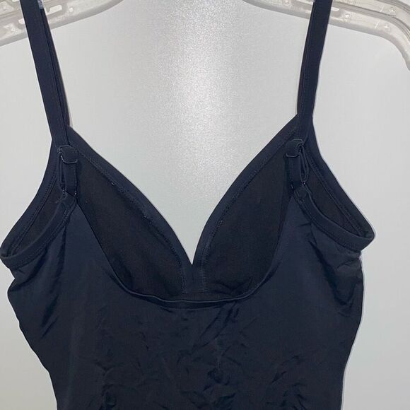 Jantzen Classics Women's Black Crisscross Front Padded One-Piece Swimsuit Sz 10 - Picture 4 of 9